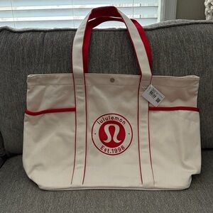 NWT LULULEMON DAILY MULTI-POCKET CANVAS TOTE BAG 20L *LOGO Natural/Lululemon Red